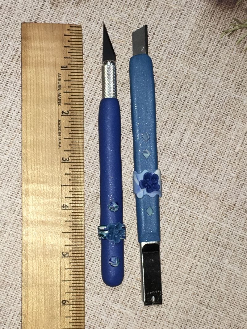 Blue Craft Blade set with flowers - Image 3
